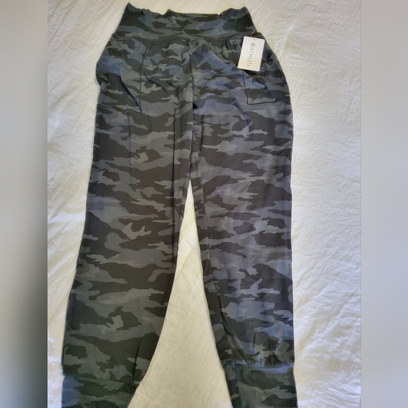 Athleta Salutations Camo Jogger Size Large Tall - Picture 1 of 3